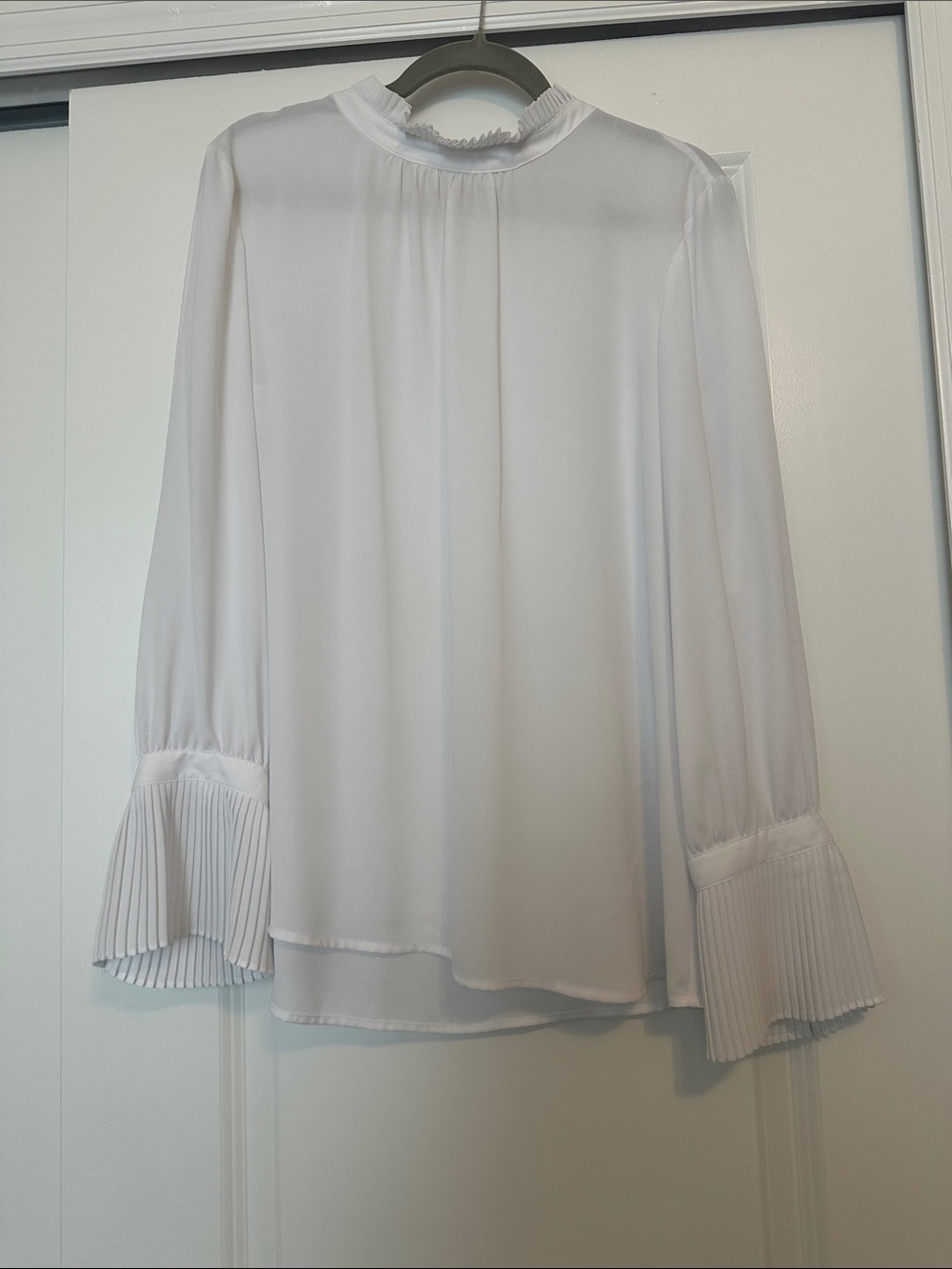 Elegant White Ruffled-Neck Long Sleeve Blouse